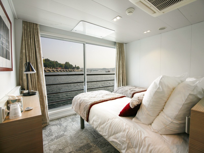 Middle Deck 2 Adjustable Twin Beds CAT. C